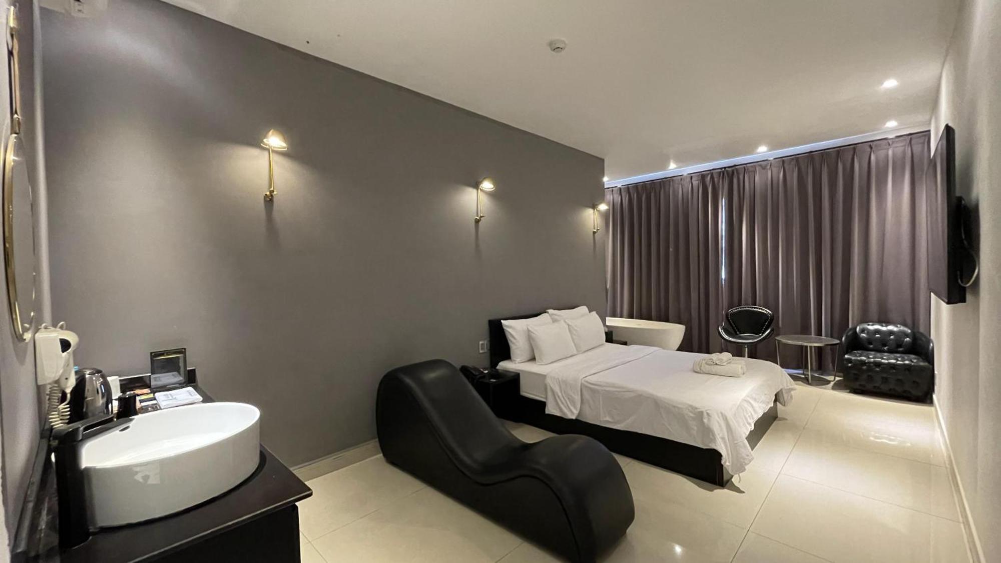 A In Hotel Riverside Ho Şi Min Dış mekan fotoğraf